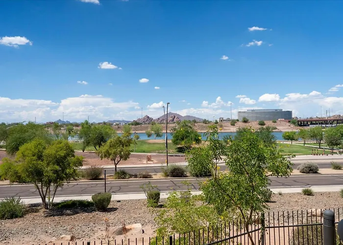 Luxury Escape Near Town & Mill Ave Apartment Tempe